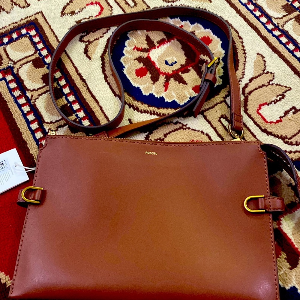 New Fossil leather crossbody bag, zipper, key attach